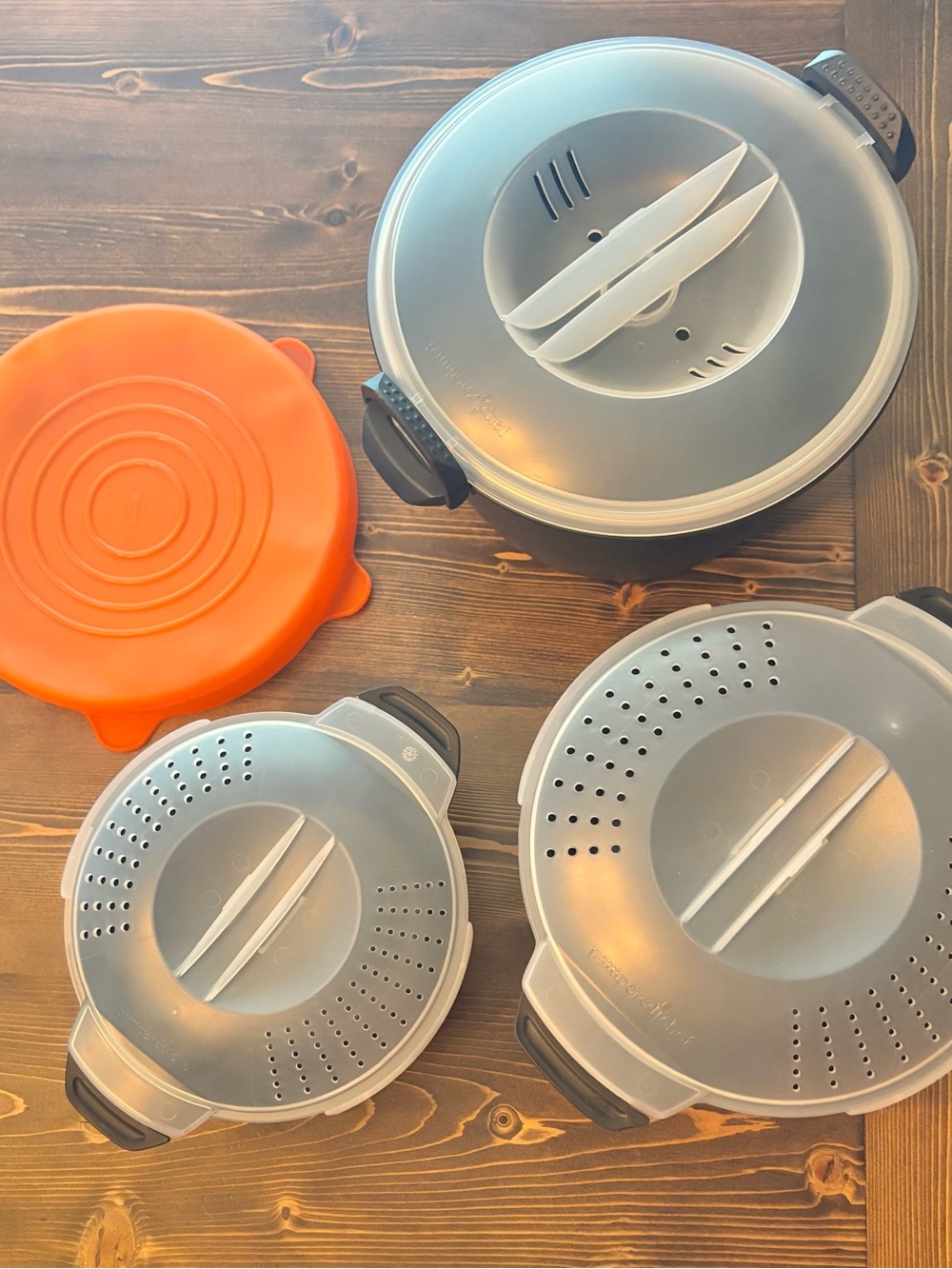 Pampered Chef Black Cookware Set with White Lids - Picture 4 of 12